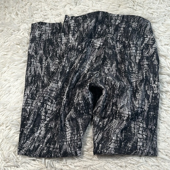 Lululemon InStill High-Rise Tight 25" Lino Slide Alpine White Black - Picture 5 of 6